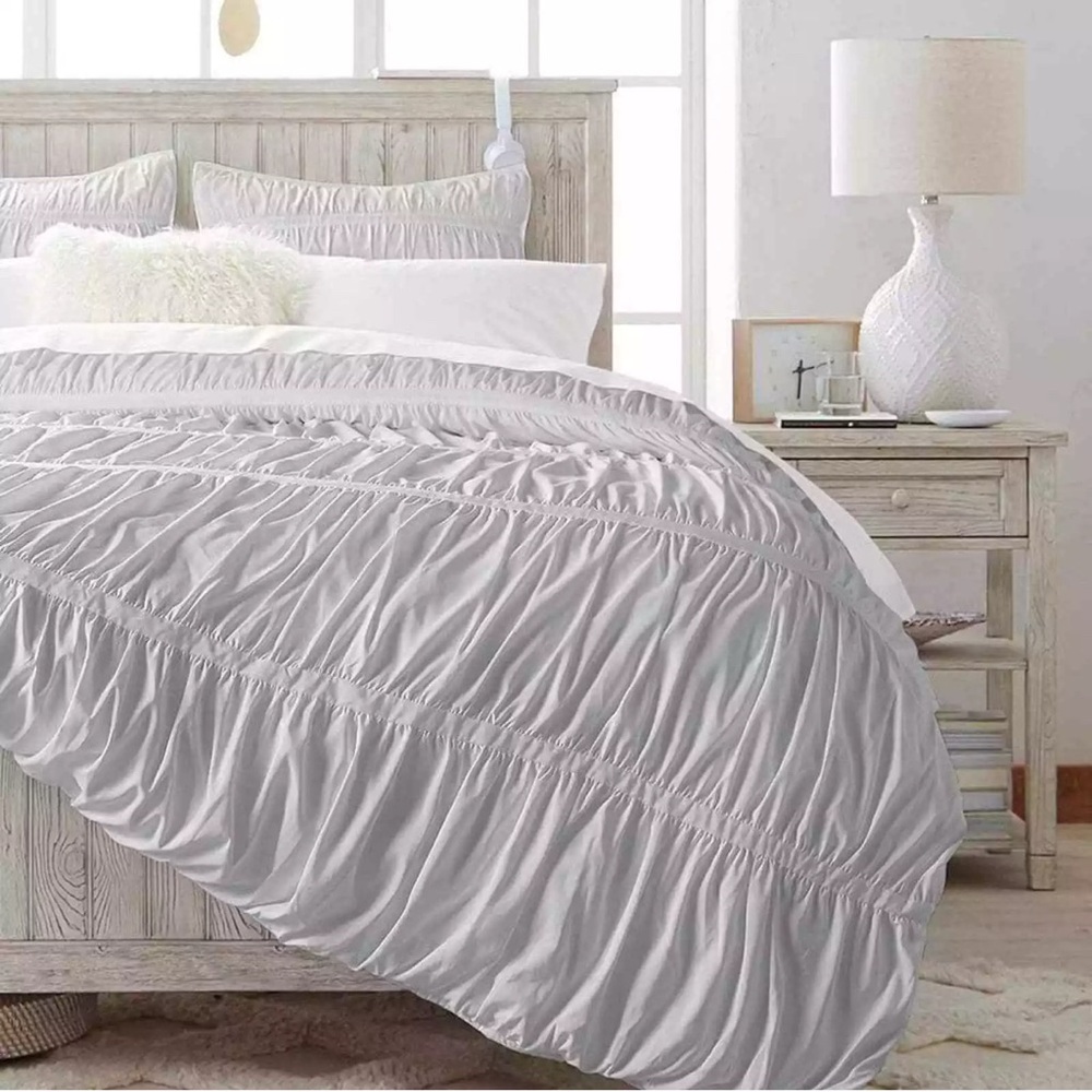Pottery Barn Gray Recycled Pucker Up Comforter twin